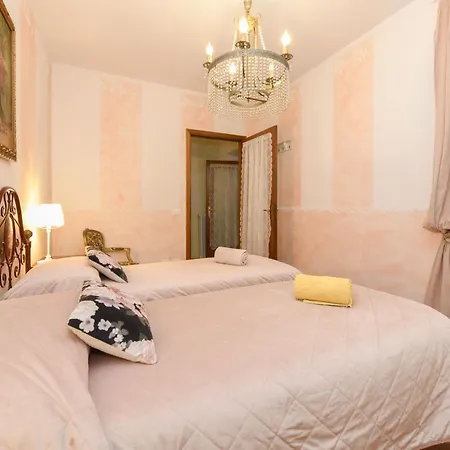 Relais De La Place Διαμέρισμα