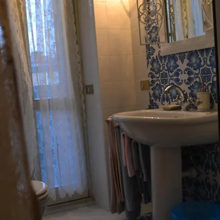Relais De La Place * דסנזאנו דל גארדה