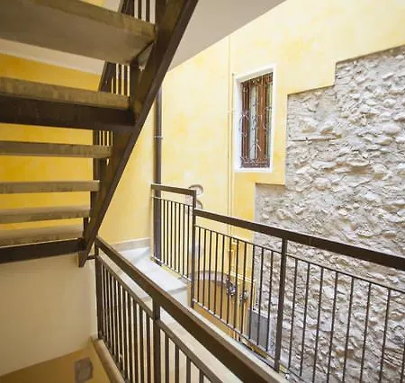 Relais De La Place شقة ديسينسانو ديل غاردا